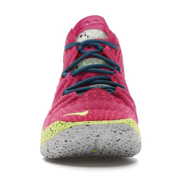 la by night lebron 18s